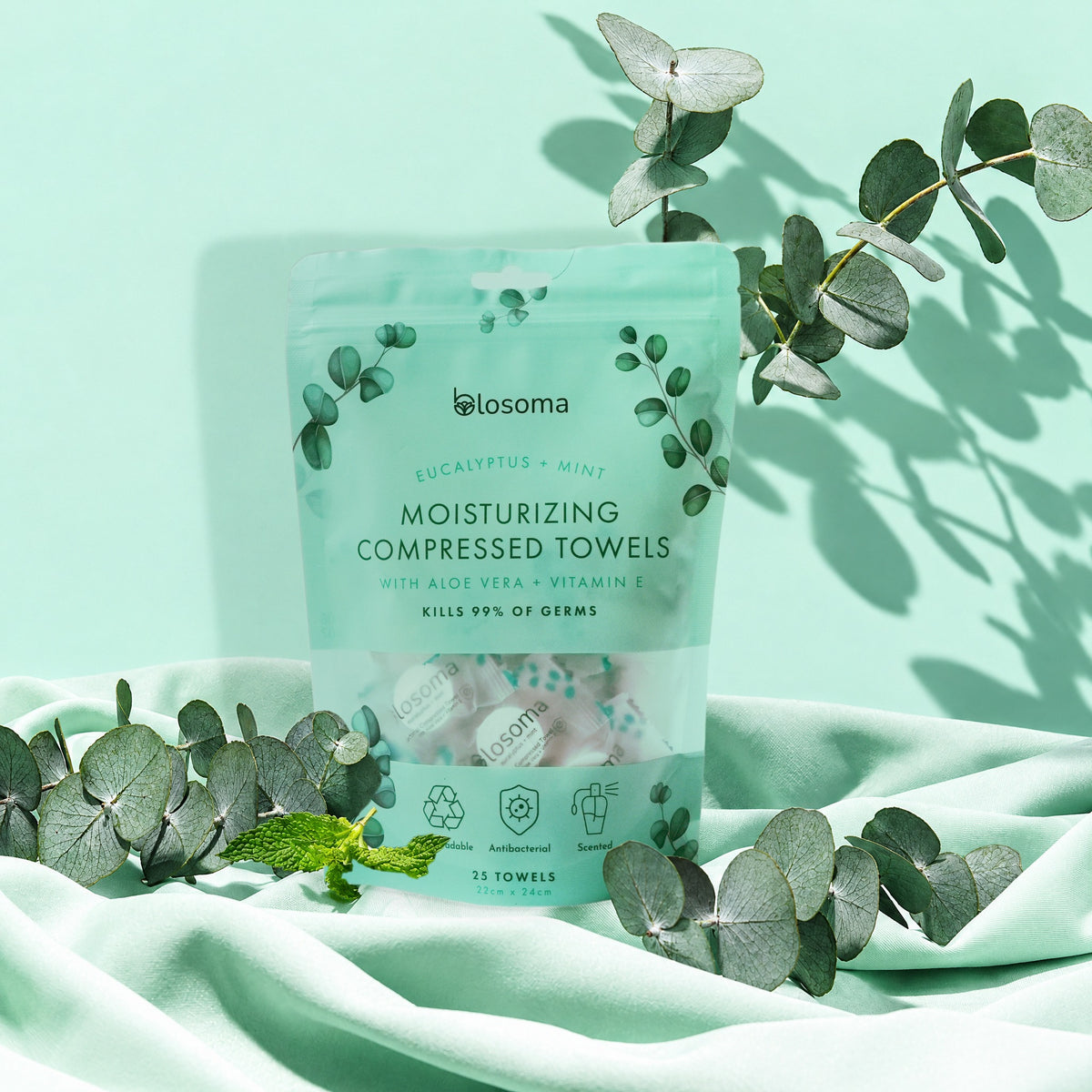 Blosoma antibacterial eucalyptus + mint compressed towels pouch with eucalyptus and mint